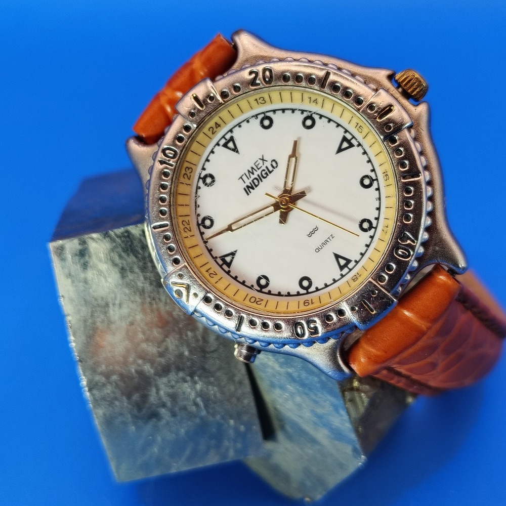 Vintage 1994 Timex 33mm Mens Quartz Field Watch Leather Band Indiglo Not Working